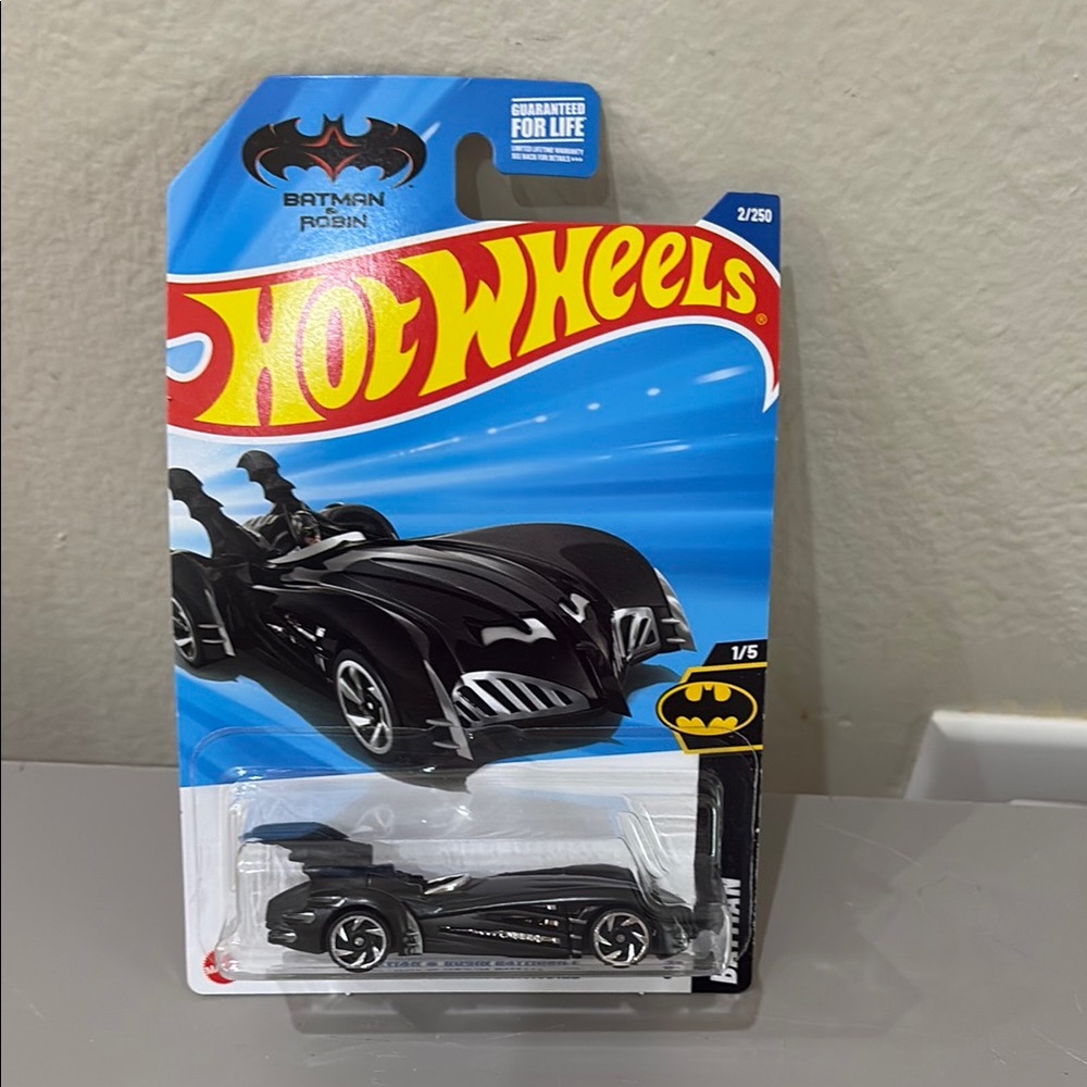 NWT Hot Wheels Batman & Robin Batmobile 1/5 in series
